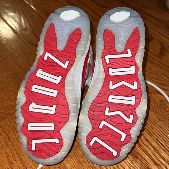 Gently used Jordans varsity red youth size 1.5Y. - Picture 5 of 5